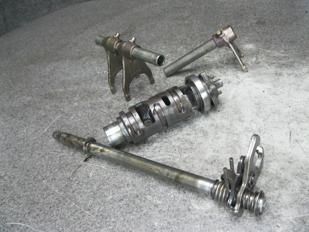 04 Suzuki GSXR GSXR 1000 Shifter Drum & Forks 107D eBay