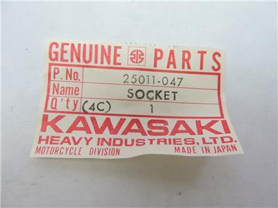 25011-047 NOS Kawasaki Speedometer & Tachometer Socket KZ400-A1