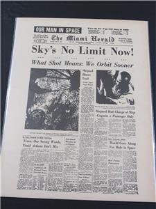 Ameri vintage新品UND SPACE NEWSPAPER PRINT AMERI UND SPACE NEWSPAPER PRINT TOP