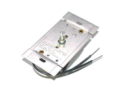 NEW LUTRON LUTRON D-600P DIMMER SWITCH 120 VAC 60 HZ 600 WATT NO KNOB
