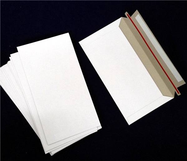 100 128x240mm 300gsm Hard DLX Envelopes Mailers Semi Rigid White DL