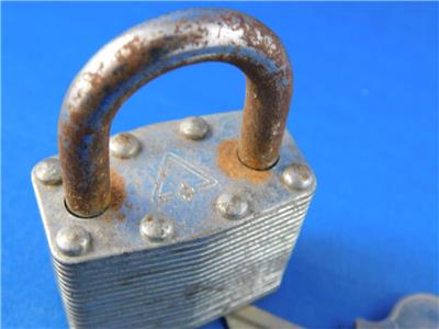 Canadian Tire Padlock With 2 Keys Maple Leaf Triangle Logo 40mm 1