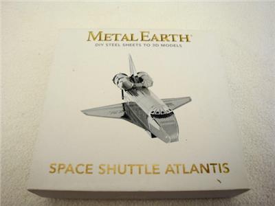 Fascinations Metal Earth Space Shuttle Discovery Color Version 3D Metal Model Kit