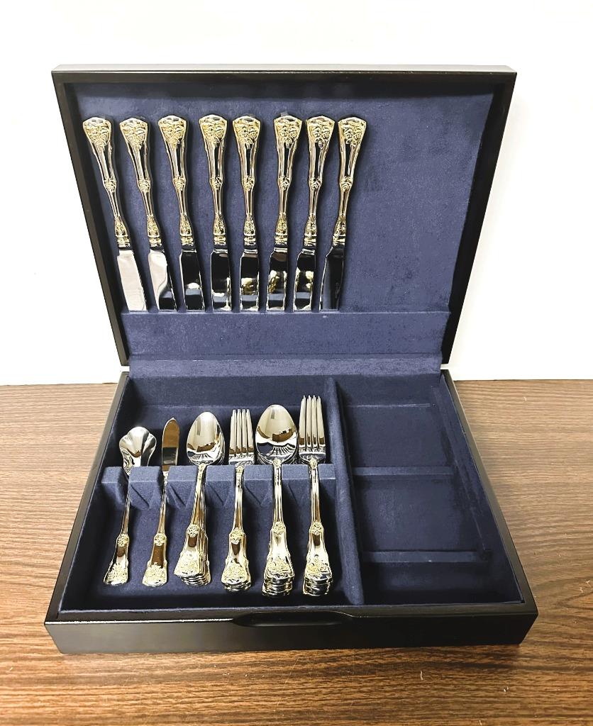   Old Country Roseカトラリー45ピース 42 Pieces Royal Albert OLD COUNTRY ROSES Service for 8 Flatware