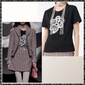 CHANEL★素敵！23K Black Logo Graphic/Beaded T-Shirt NWT CHANEL 23K Black Logo Graphic/Beaded T-Shirt Size F 34