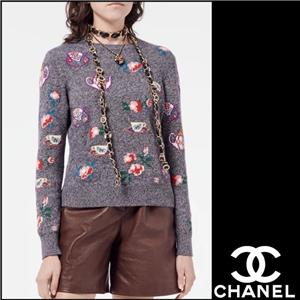 CHANEL 2024 Gray/Multicolor Teapot/Floral Knit Pullover