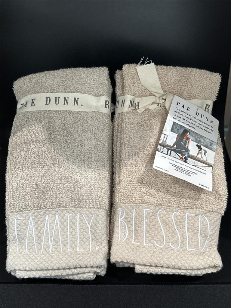 Rae Dunn Fingerspitze Hand Baumwolle Handtücher Hellbraun 2er Set Ihre Wahl Neu mit Etikett - Bild 6 von 6