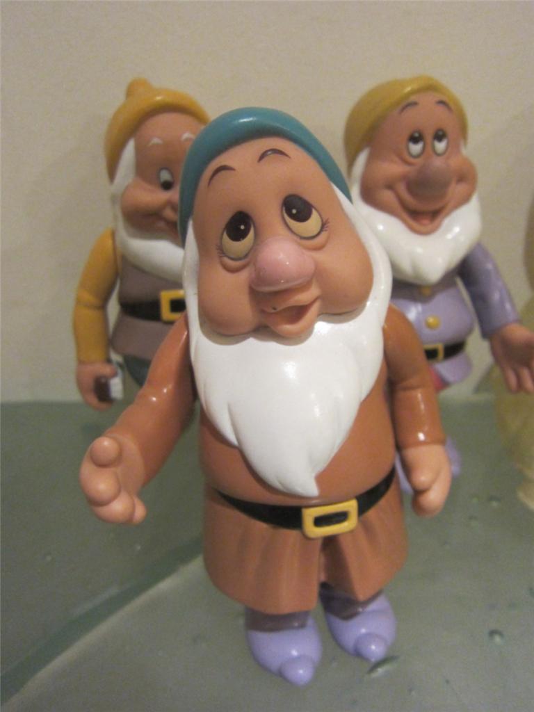 Walt Disney Snow White & vintage 7 Dwarfs Dwarves Doll Set Jointed ...