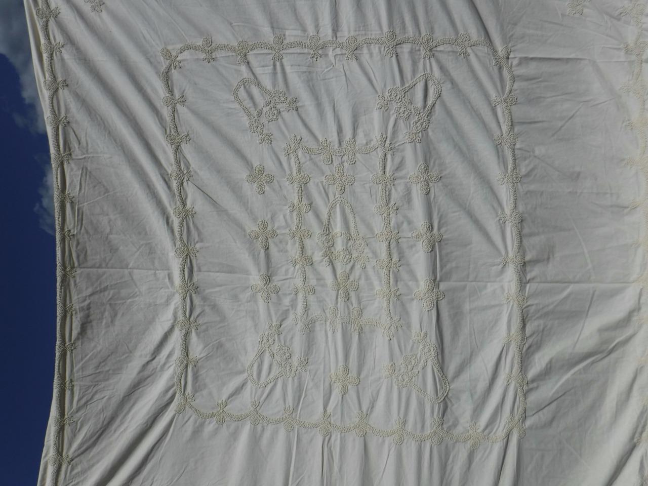 ANTIQUE HANDMADE CREAM CHENILLE QUILT TOP BEDDING BEDSPREAD 115X95 KING