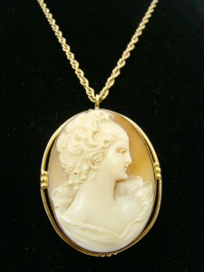 ANTIQUE CAMEO SHELL GOLD FILLED LATE 1800s CARVED BROOCH PIN PENDANT 1. ...