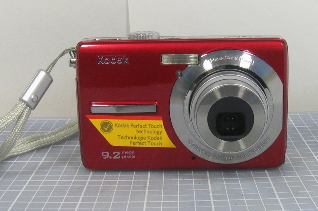 Kodak EasyShare Red M320 9.2MP Digital Camera with 3x Optical Aspheric