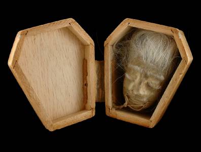 shrunken head in original balsa wood coffin box jivaro tsantsa