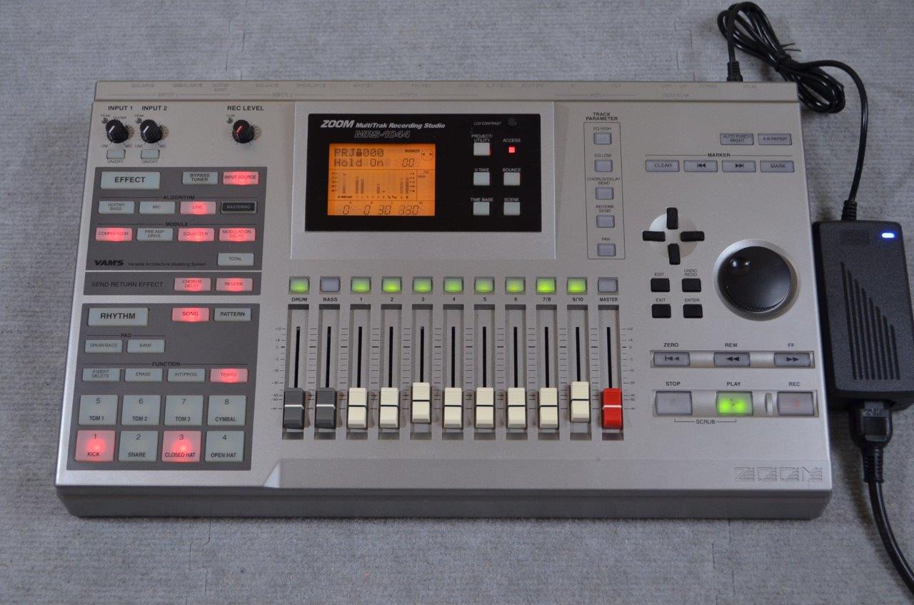 Zoom MRS1044 MultiTrak Recording Studio w/UIB01 USB 100240v Power