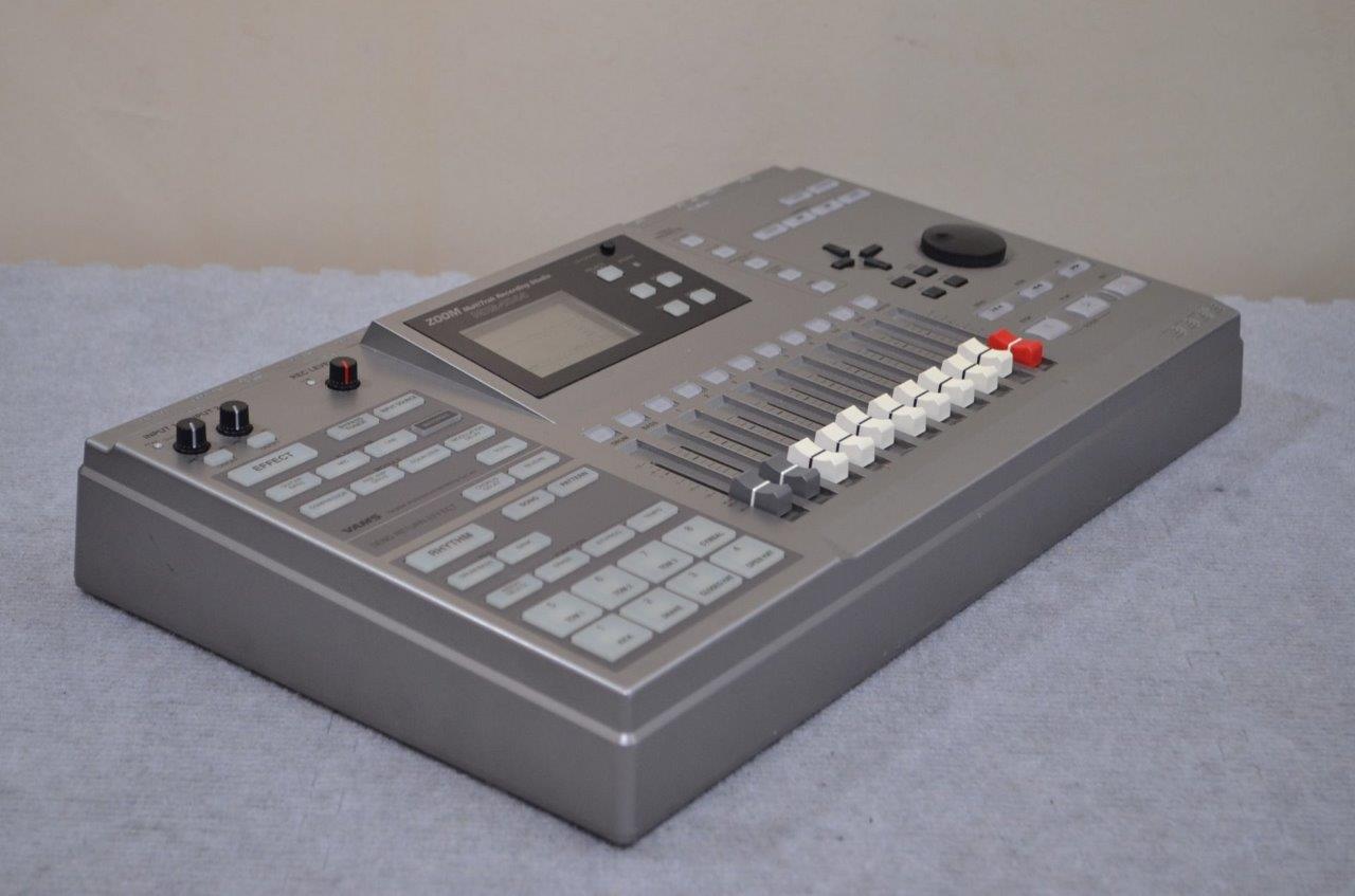 Zoom MRS1044 MultiTrak Recording Studio w/UIB01 USB 100240v Power