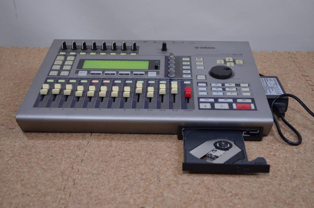 YAMAHA AW16G Profesional Digital Audio Workstation 16 Track Recorder CD
