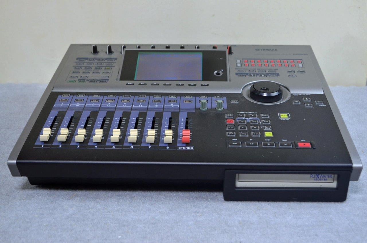 YAMAHA AW2816 Professional Audio Workstation moving fader HDD 60GB CDR