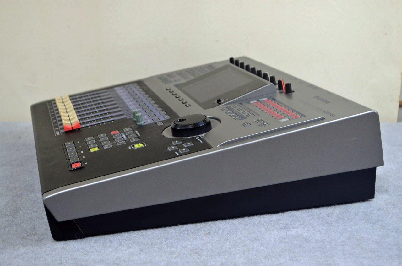 YAMAHA AW2816 Professional Audio Workstation moving fader HDD 60GB CDR