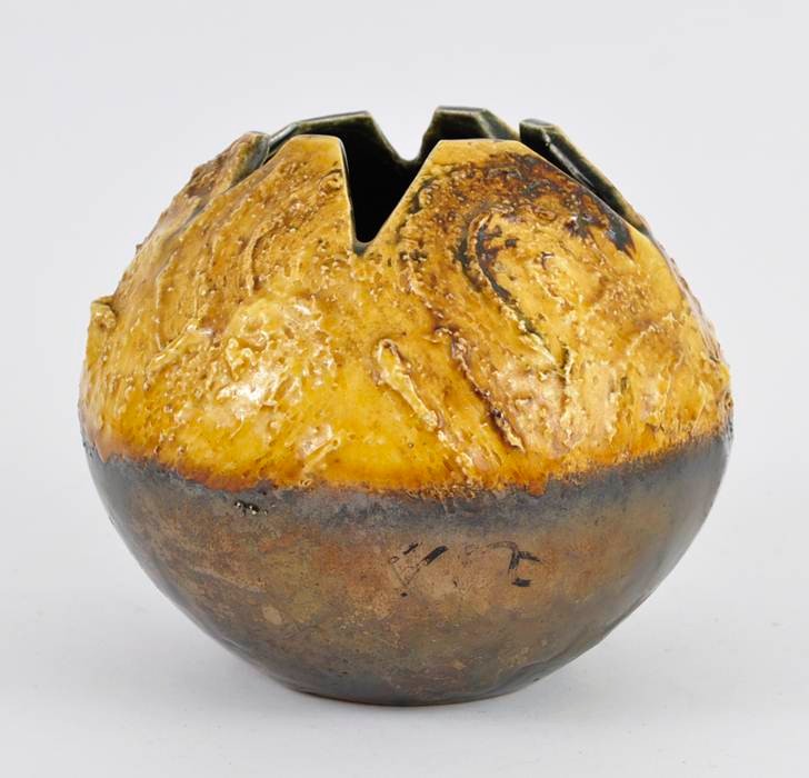有关以下物品的详细资料: gunda pottery 1960s retro lava glazed