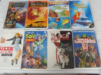 Huge Lot 64 Kids Clamshell VHS Movies Toy Story Aladdin Cinderella ...