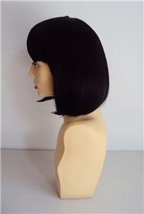 Morticia Kurzhaar-Perücke Mit Pony - Hitzebeständiger Bob In Braun Für Damen (mit Schwarzem Rahmen)