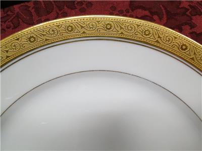 s Luncheon Plate Hutschenreuther HUT99 White with Encrusted Gold Gold Verge 