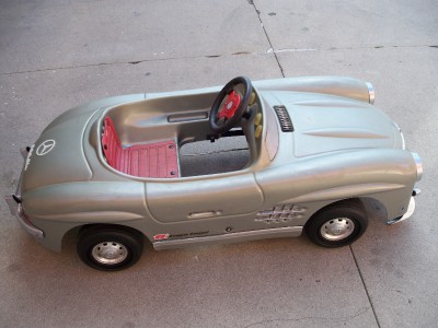 Young master pedal car mercedes