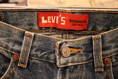 有关以下物品的详细资料: levi strauss 550 blue denim jeans boys