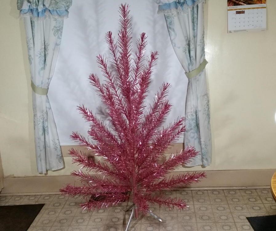 vintage pink sparkler aluminum christmas tree 6 foot tall vintage pink sparkler aluminum christmas tree 6 foot tall