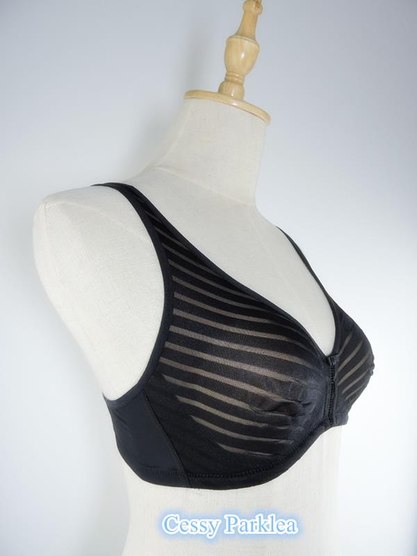 South African " Woolworths" Extra Soft WireFree Microfiber Full