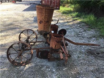 ALLIS CHALMERS 2 ROW CORN PLANTER, SNAP COUPLER RARE !!! STOCK # 201546