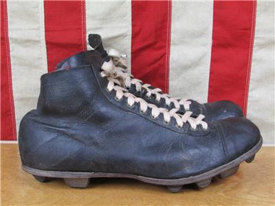 Anciens Crampons Cuir Football / Rugby - Début 1900 - Vintage Hauts