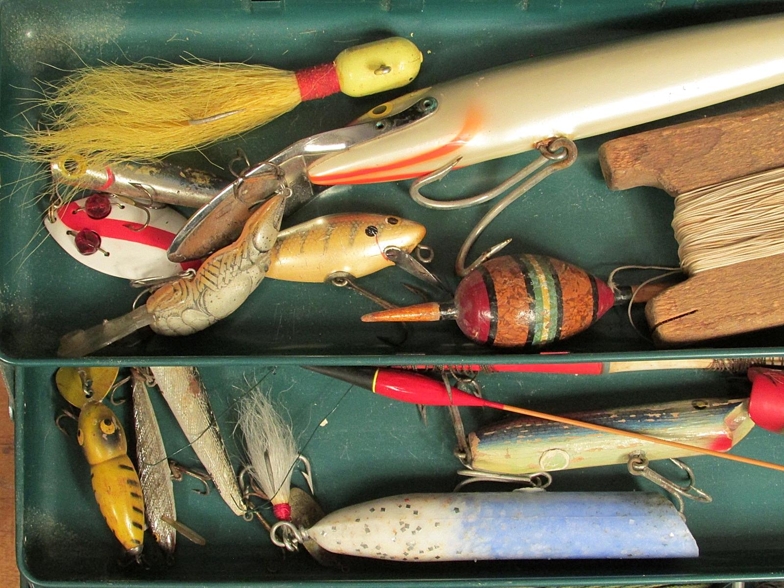 Vintage 1950s Victor Fishing Metal Tackle Box w/Lures Reels Plus Atco ...