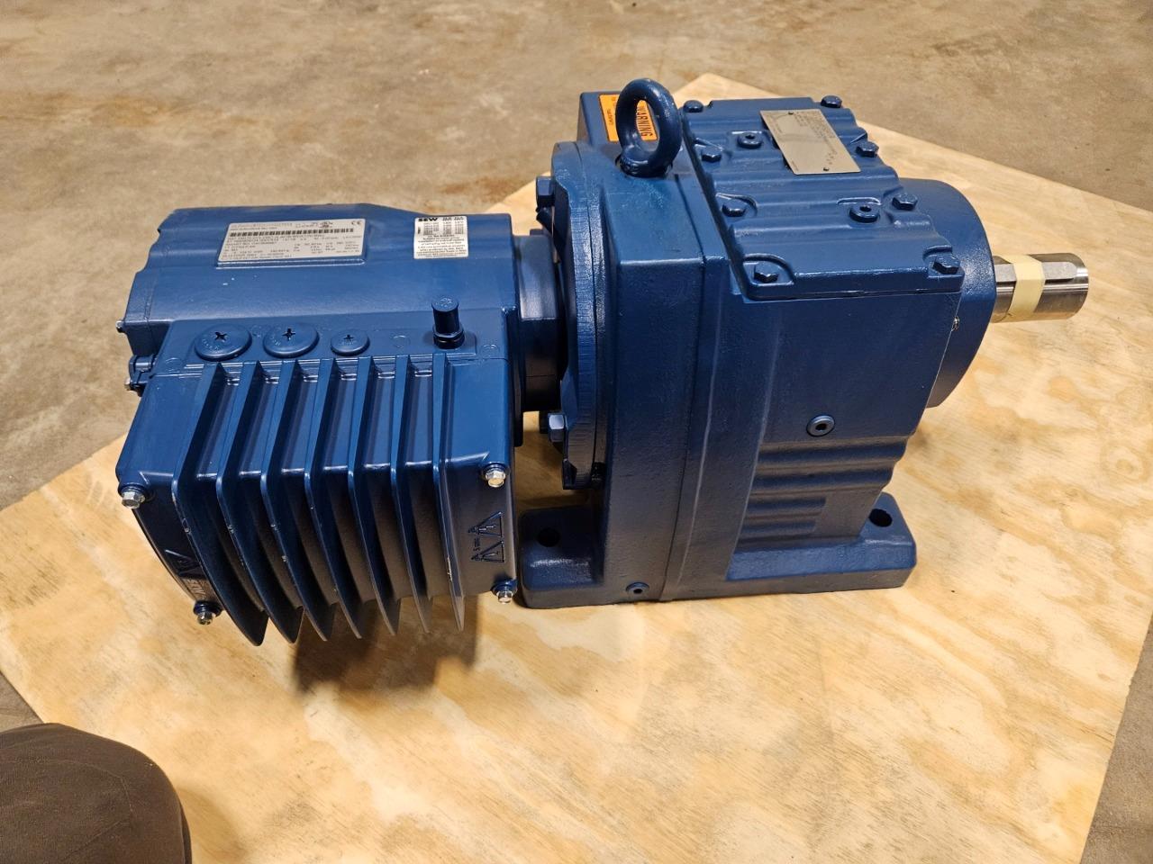 New Sew Eurodrive R87-DRC2-015-DSC-A-ACR Helical Gear Motor 2 HP