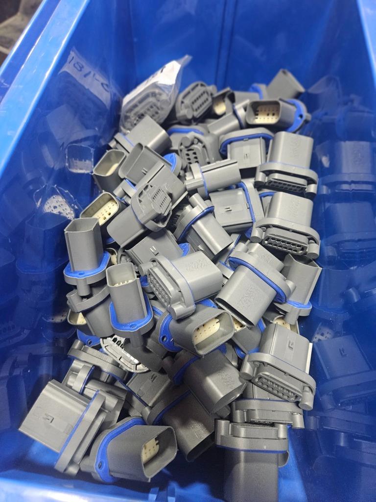 120) Molex 477256030 Automotive MX150 Panel Mount Male