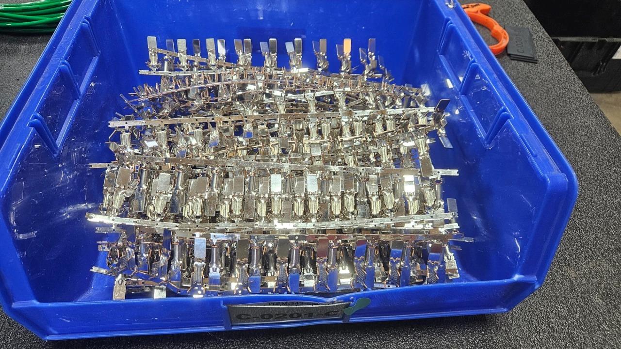 yakan New (500) Yazaki 7114-5623-02 Contact Terminals Male 9.5mm / 6-8