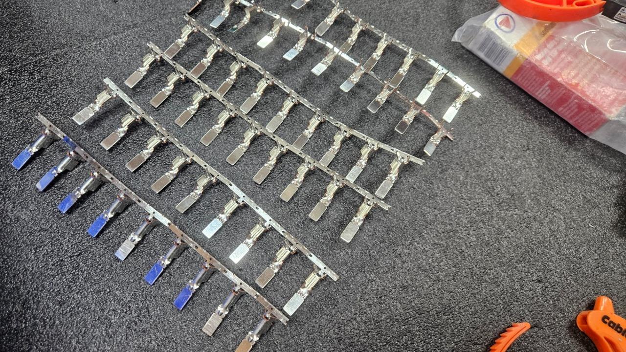 New (500) Yazaki 7114-5623-02 Contact Terminals Male 9.5mm / 6-8