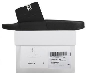 【関税&送料込】Moncler Mon Slide Moncler Mon Slides | Pink | FARFETCH