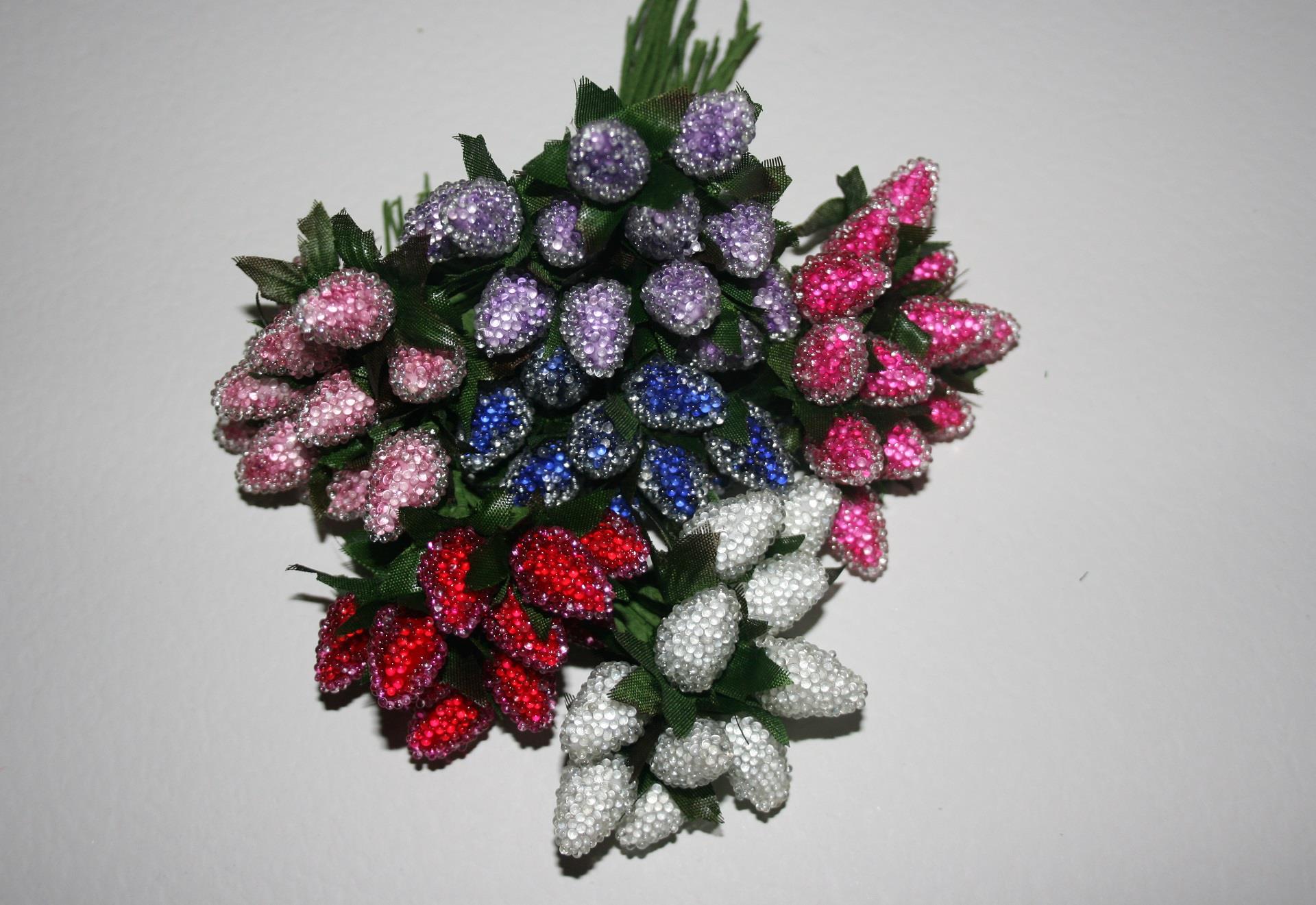 Bunch of Beaded Berries With Leaves & Stems- 5 Colour Choices - Photo 1/1