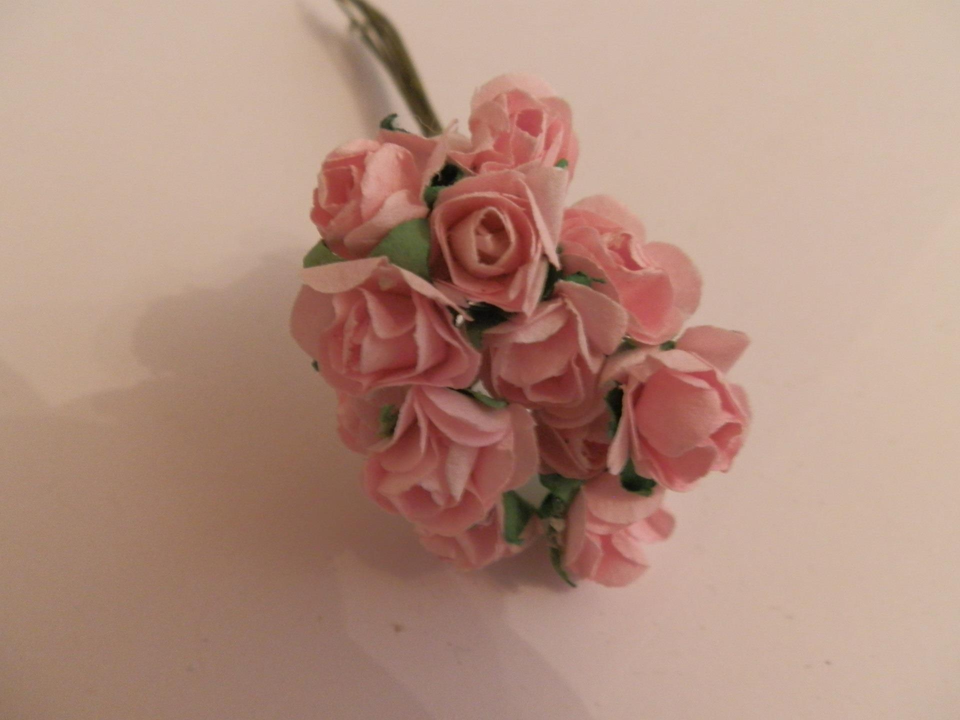 Hermosas rosas abiertas de papel pequeño - racimo de 12 - Imagen 2 de 9