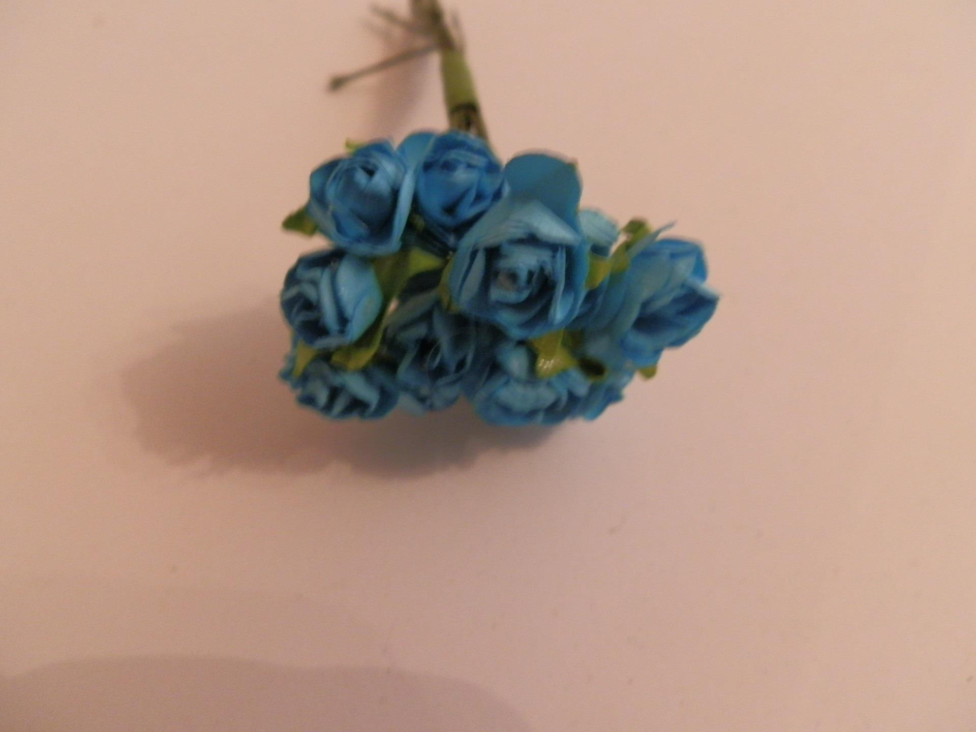 Hermosas rosas abiertas de papel pequeño - racimo de 12 - Imagen 7 de 9