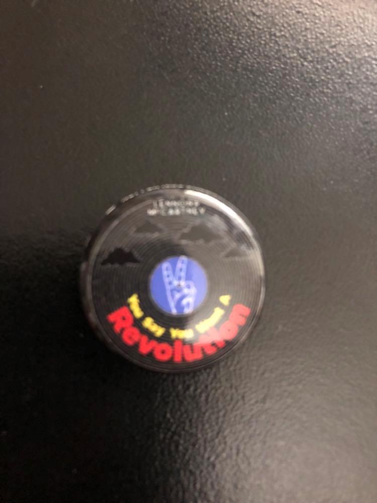 OFFICIAL LICENSED - JOHN LENNON - VARIOUS 25mm/1in BUTTON