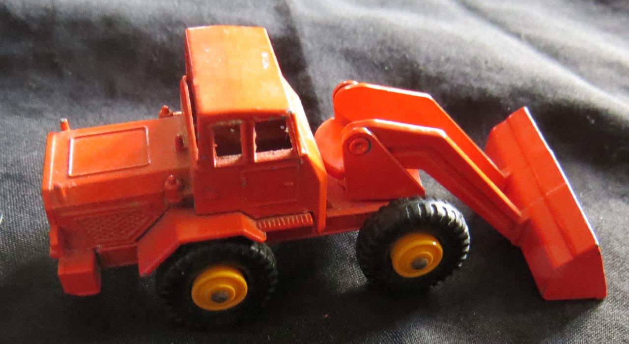 VINTAGE STANZGUSS LESNEY STREICHHOLZSCHACHTEL orange Traktorschaufel Nr. 69 Metall Kinderspielzeug