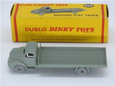 Boxed Dinky Dublo 066 Bedford Flat Truck in grey with grey hubs, in ex condition, together with a sm