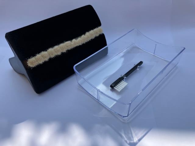 High-end Turntable Vinyl Record Cleaning Brush with Goat Hair & Velvet Cushion