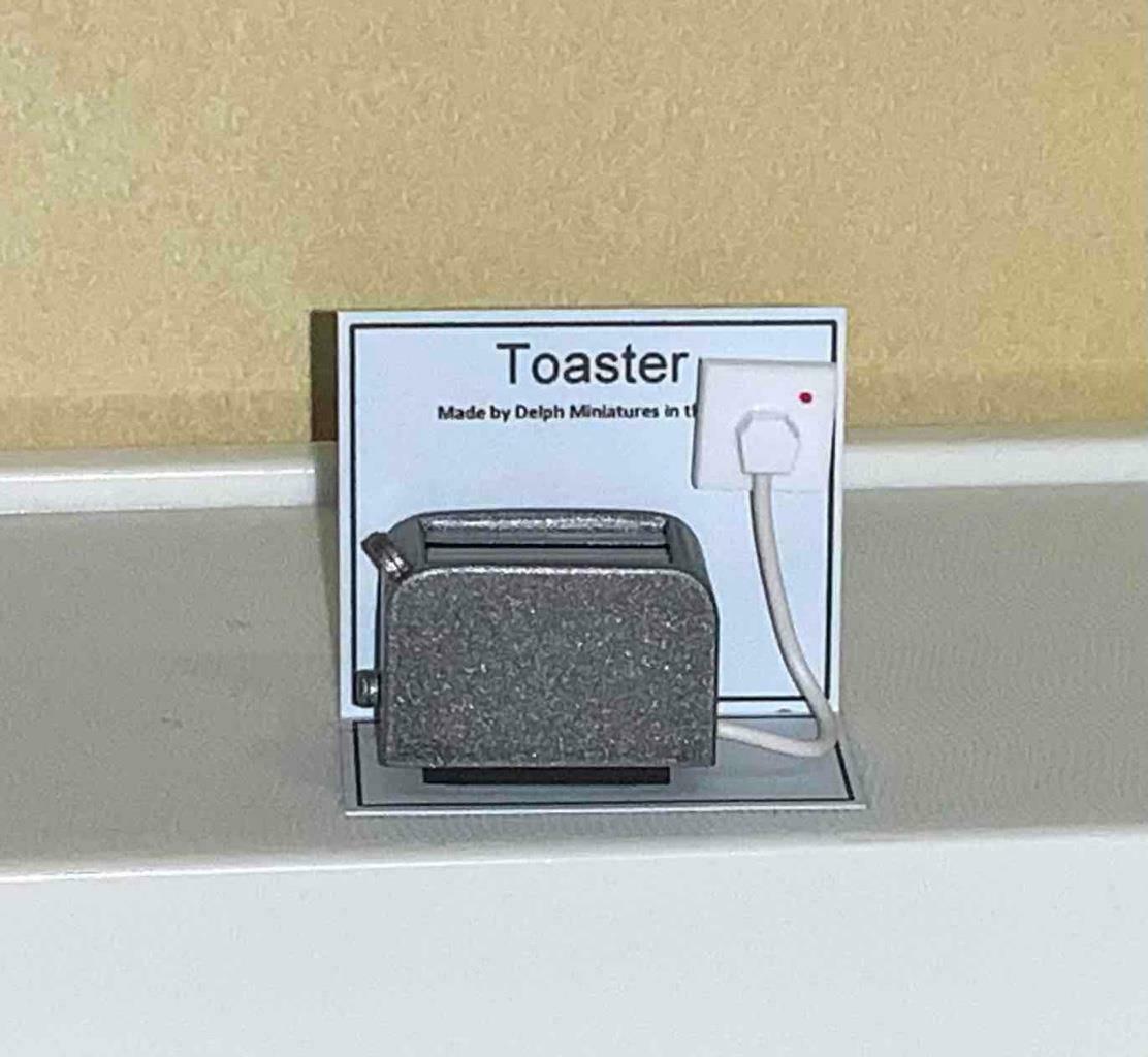 MINIATURE DOLLHOUSE 1:12 SCALE ELECTRIC TOASTER - H37 - Picture 7 of 9