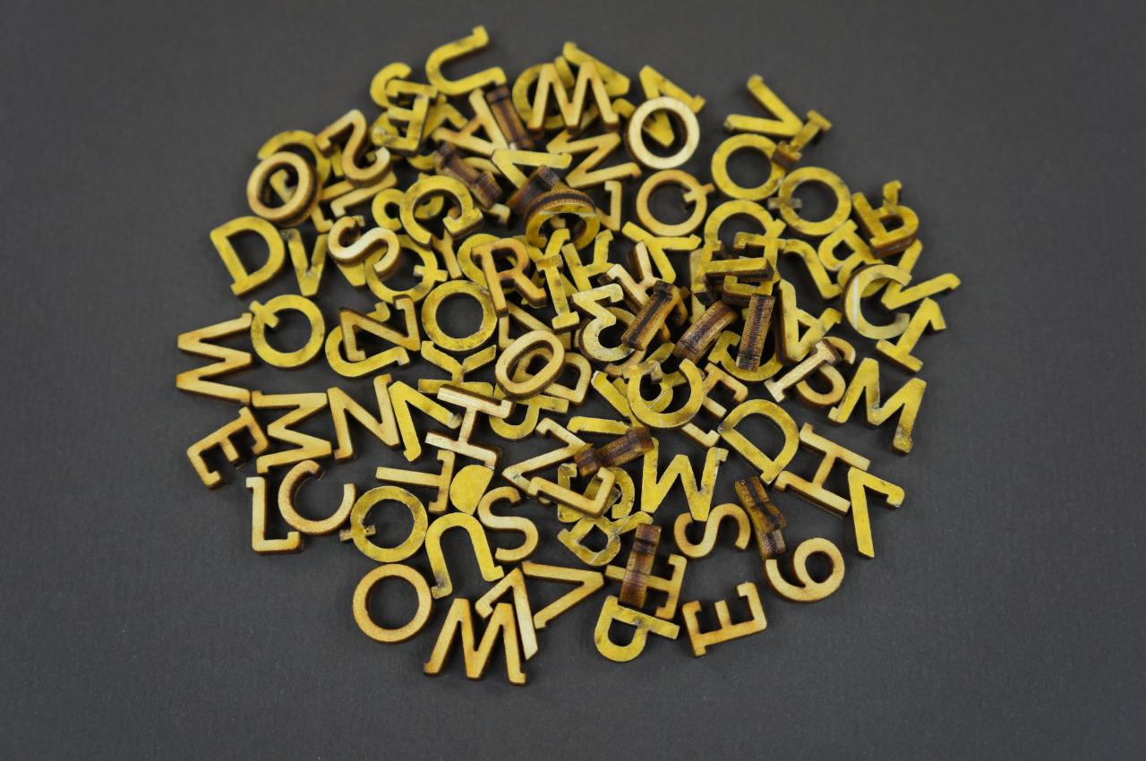 250 Adhesive Letters /& Digits Craft Alphabet Decoration NF15 2cm Wooden Small