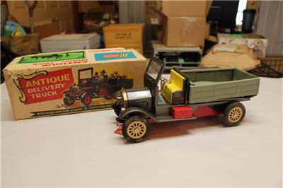 SSS Toys Japan S-1235 Tin Friction Motor Antique Delivery