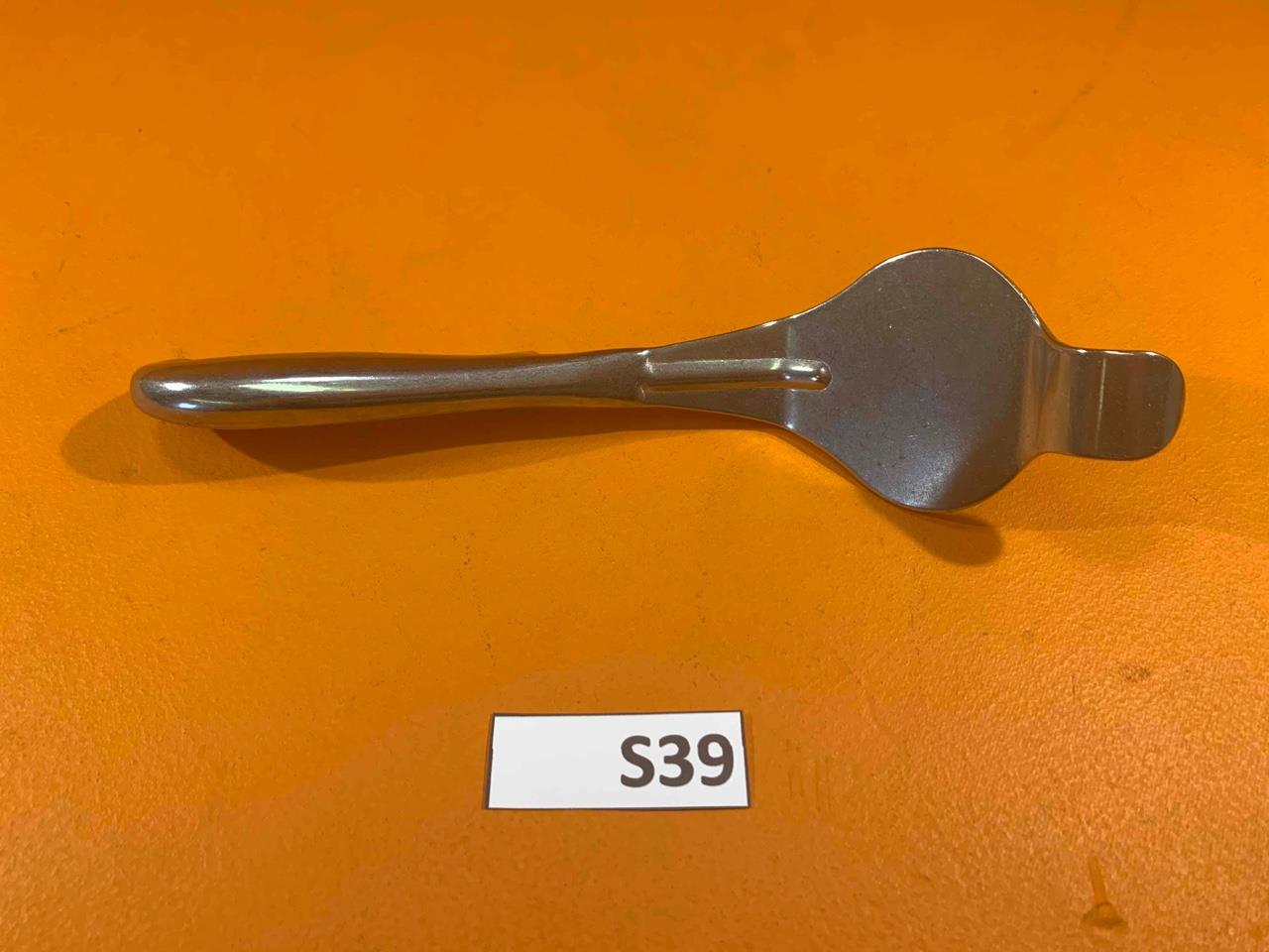 V. Mueller Bone Elevator and Surgical Retractor, 93/4", OS4130