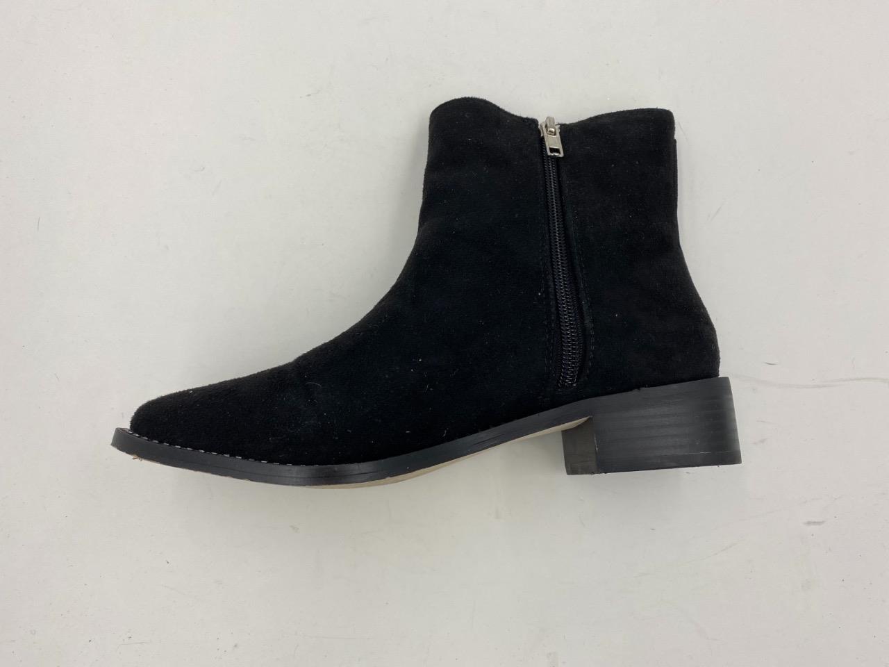 $79 bebe Women's Black Midolo Chelsea Booties Shoes 6 M