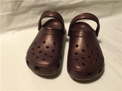 crocs burgundy